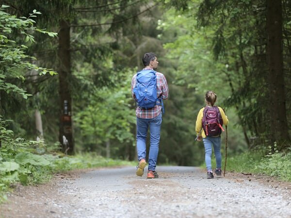 dad daughter hike